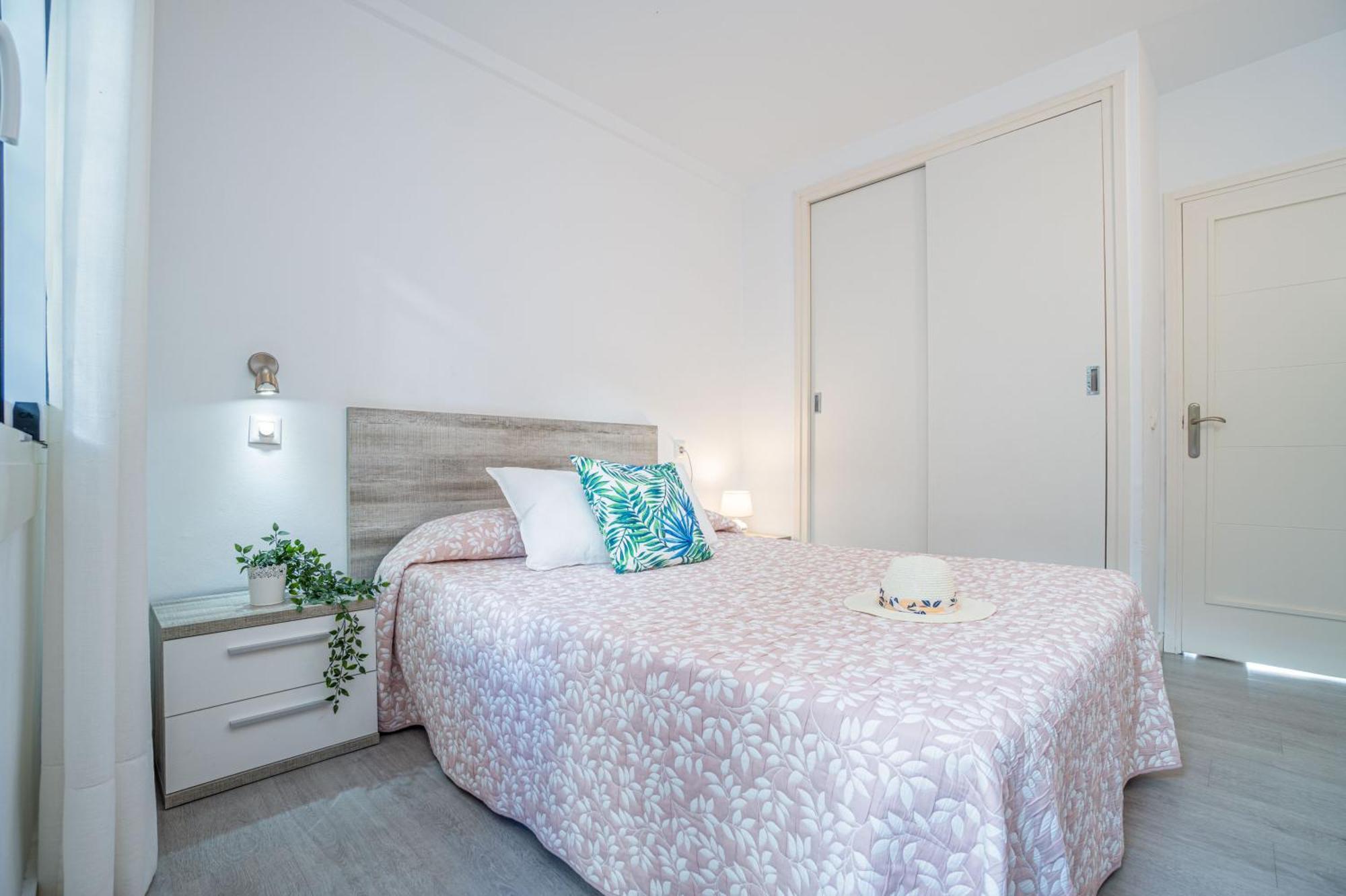 Apartment Meda Chica Roses Luaran gambar